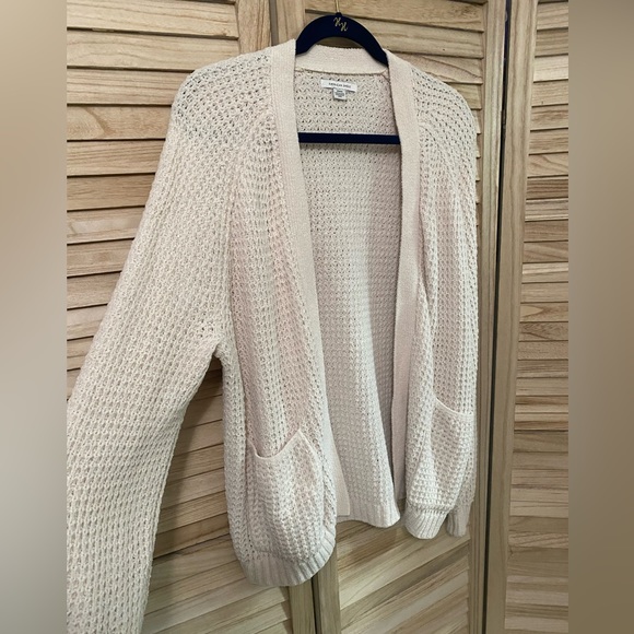 American eagle off white cardigan ; used size medium - Picture 2 of 4